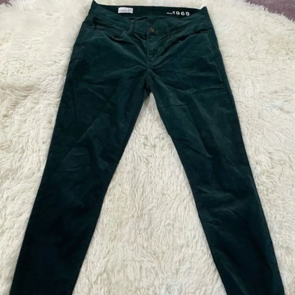 EUC Dark Corduroy Gap legging jeans size 27
